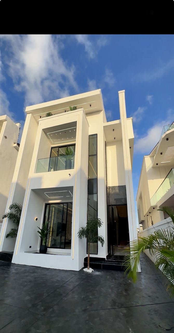 LUXURY 5 BEDROOM DETACHED DUPLEX | AJAH in Ajah - homes listing for ₦320,000,000